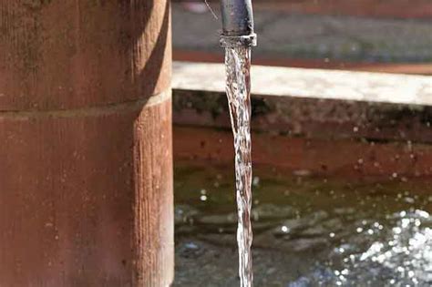 Gromadź wodę jednocześnie ją oszczędzając, głównie dzięki zbiornikom na deszczówkę 2023