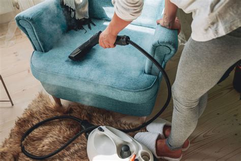 Zadbaj o czystość mebli z tapicerką we własnym mieszkaniu już teraz!