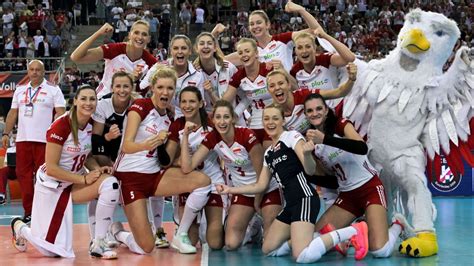 Drużyna narodowa Polski w siatkówkę zdobywa srebrny medal mundialu, po tym jak poniosła klęskę z włoskim zespołem!